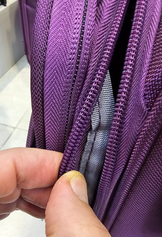 دارای زیپ دولبه ضدسرقت و زیپ افزایش حجم