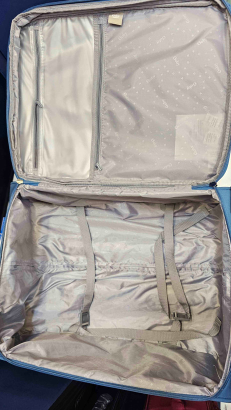 چمدان گابی انگلیس دارای پارت لباس خیس و آستر مرغوب