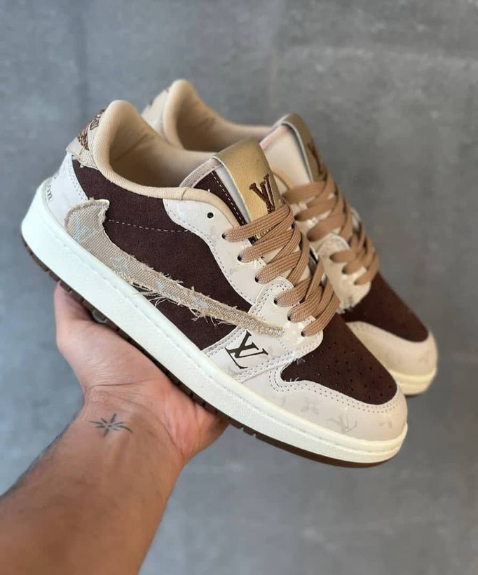 نایک تراویس زنانه